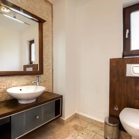 Alla Apartment